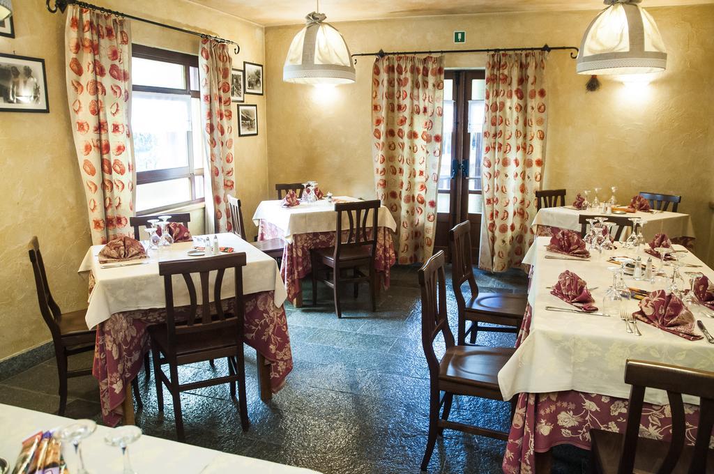 Hotel Vallee De Конье Экстерьер фото