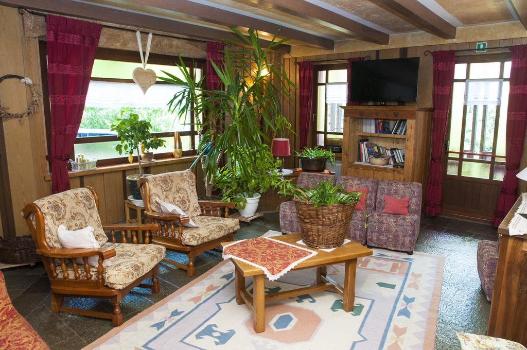 Hotel Vallee De Конье Экстерьер фото