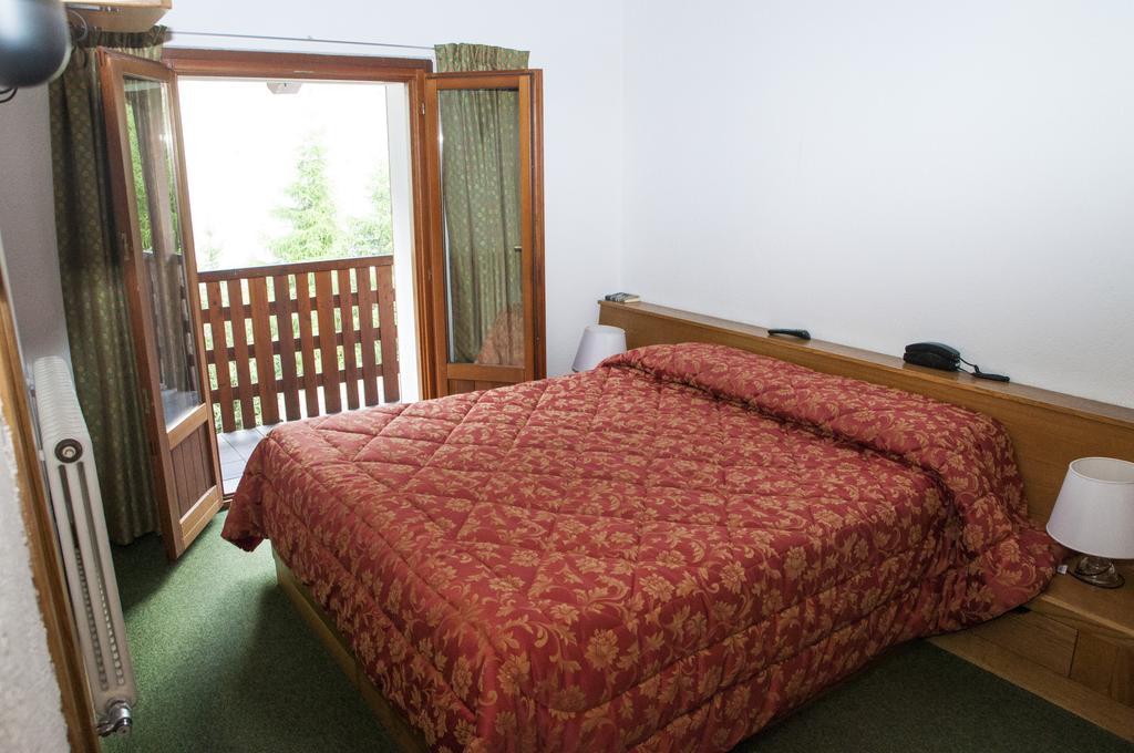 Hotel Vallee De Конье Экстерьер фото